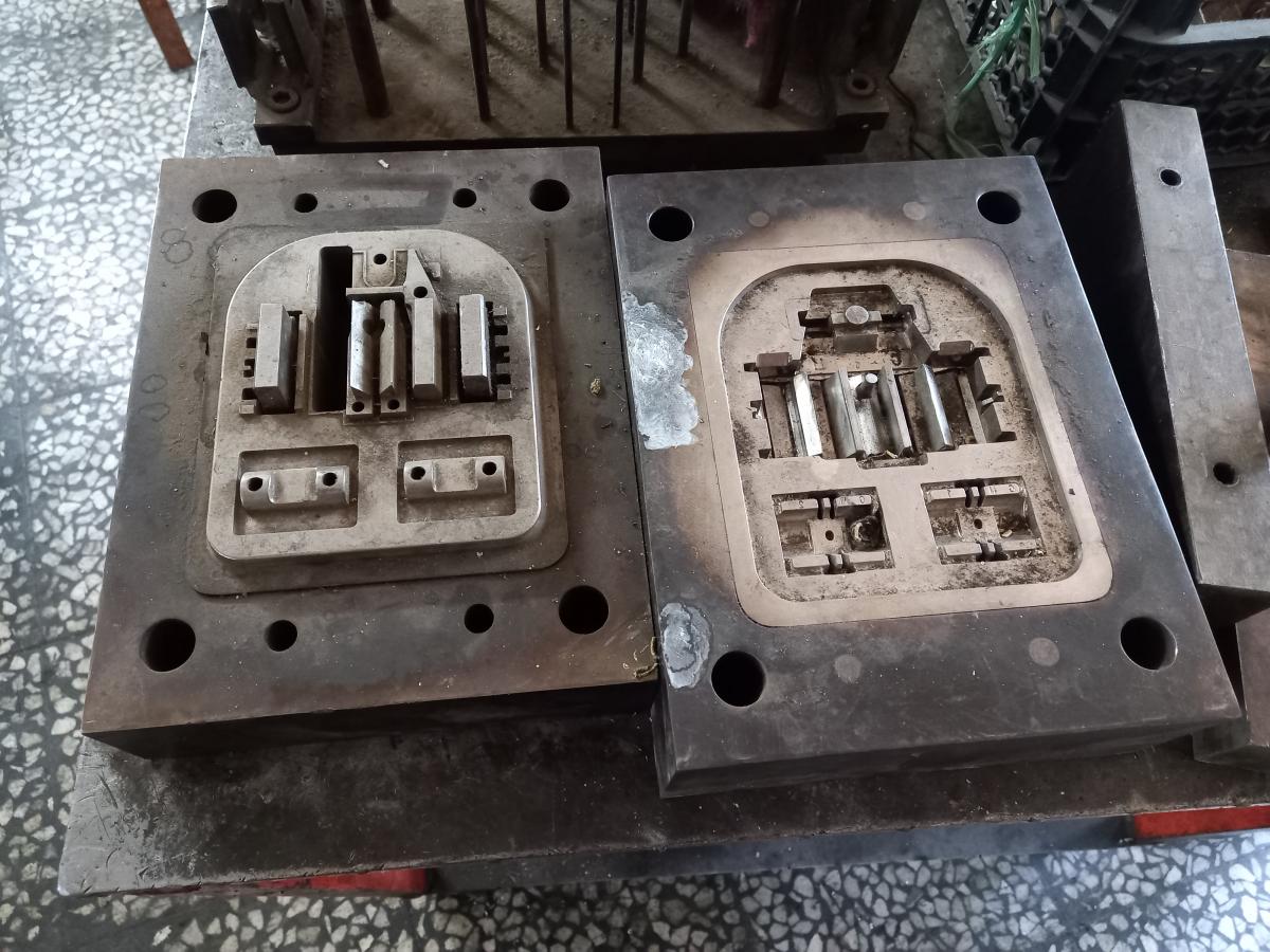 قالب‌سازی صنعتی و مواد سازنده قالب‌ها: تحلیل فنی، اقتصادی و نوآوری‌های ساخت افزایشی